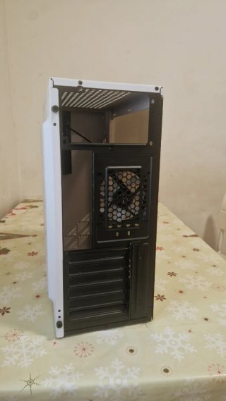 Caja de PC gamer VACÍA.