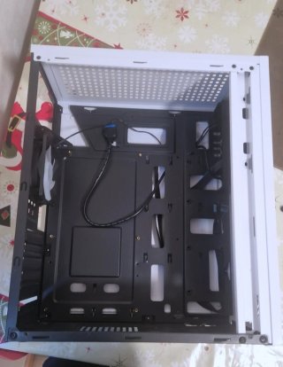 Caja de PC gamer VACÍA.
