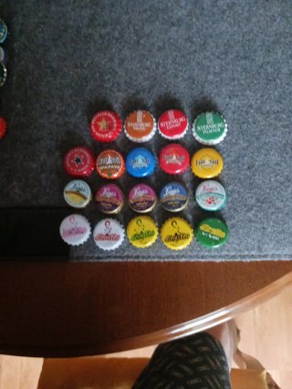 Vendo lote de 19 chapas  y regalo 10 repetidas