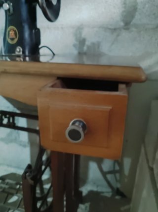Máquina de coser antigua Alfa