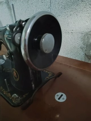Máquina de coser antigua Alfa