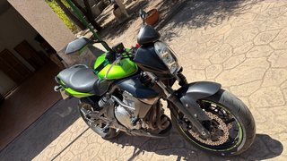 Kawasaki ER6n Naked Verde y Negra