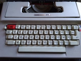 Macchina da scrivere Olivetti Underwood 670