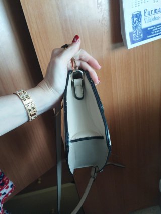 Bolso solapa dura bandolera beige