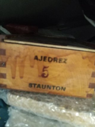 Antiguas piezas de ajedrez de madera