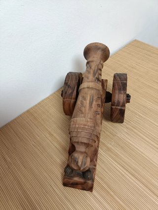 Antiguo Cañón de Madera Maciza