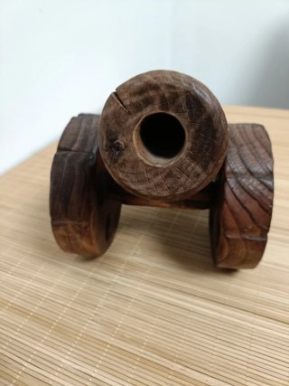 Antiguo Cañón de Madera Maciza
