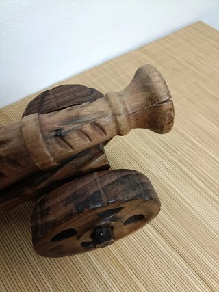 Antiguo Cañón de Madera Maciza