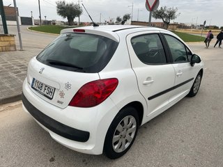 Peugeot 207 2007 3500€