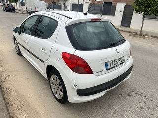Peugeot 207 2007 3500€