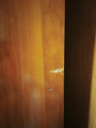 Estantería de madera con armario
