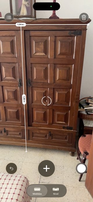 Armario de madera maciza