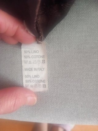 Falda larga marrón con bordados dorados