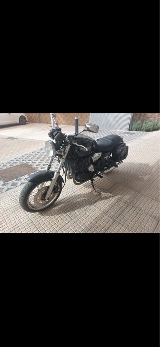 Triumph 900cc Negra