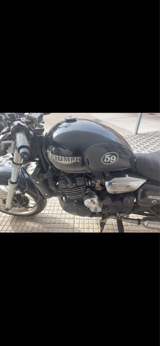 Triumph 900cc Negra