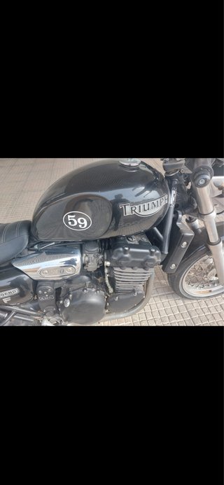 Triumph 900cc Negra