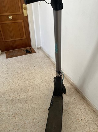 Patinete Eléctrico Gris y Negro