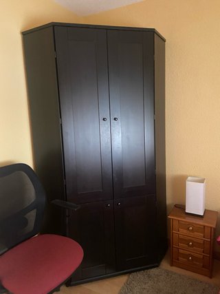 Armario esquinero de madera