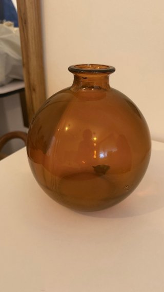 Florero de cristal ámbar