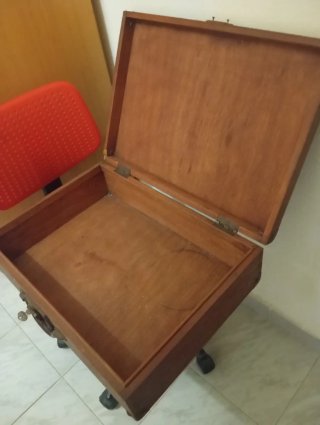 Maleta antigua de madera