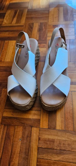 Sandalias Beige Cuña