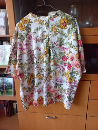 Blusa Zara manga corta floral