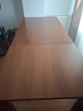 Mesa de comedor de madera