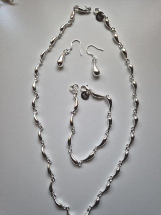 Conjunto de Plata: Collar, Pulsera y Pendientes