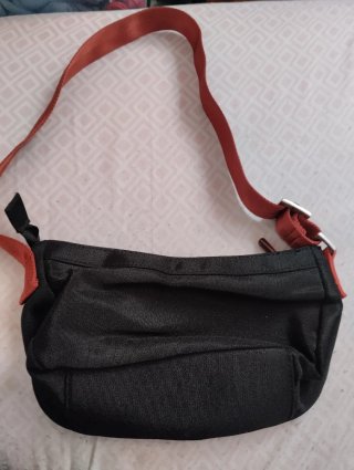 Bolso Adolfo Domínguez Negro y Rojo
