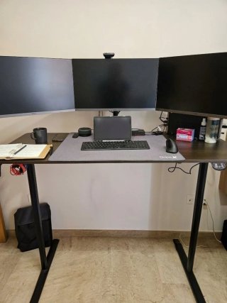 3 Pantallas Samsung de 24" con Base Vesa.
