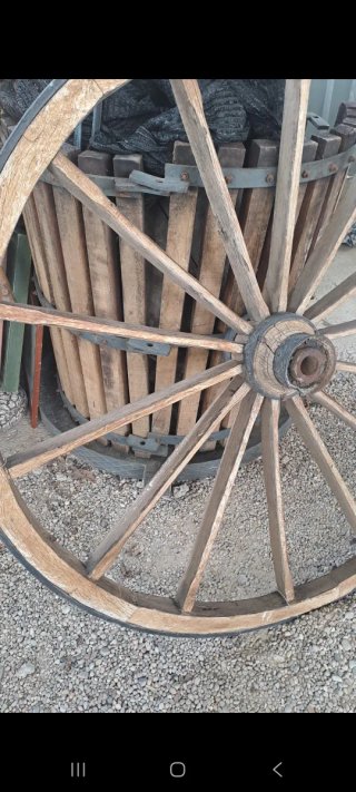 Rueda de Carro Antigua de Madera