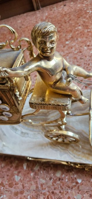 Reloj de mesa carruaje con cupido y caballos