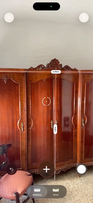Armario de madera maciza