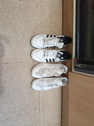 Adidas Zapatillas Blancas y Negras Y Nike blacas.