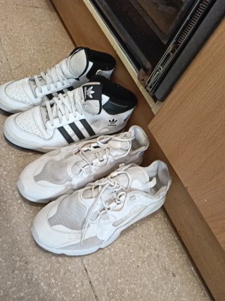 Adidas Zapatillas Blancas y Negras Y Nike blacas.