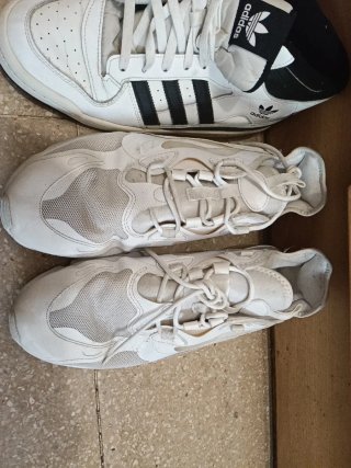 Adidas Zapatillas Blancas y Negras Y Nike blacas.