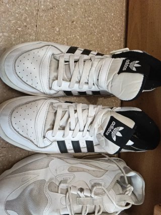 Adidas Zapatillas Blancas y Negras Y Nike blacas.