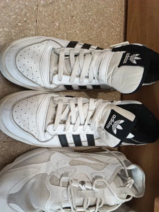 Adidas Zapatillas Blancas y Negras Y Nike blacas.