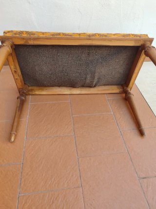 Banqueta antigua tapizada madera