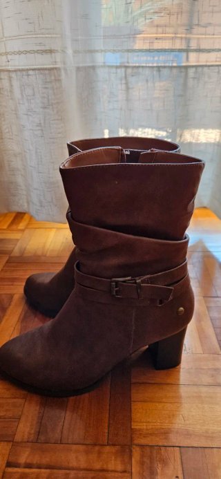 Botines marrones con hebillas