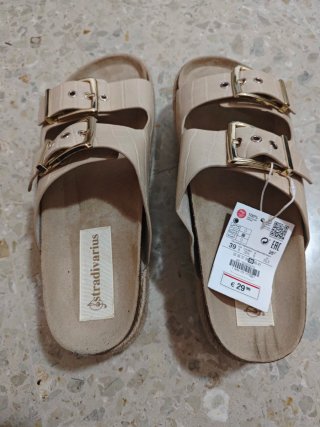 Pack Sandalias Stradivarius un par a estrenar.