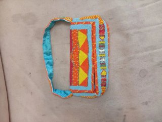 Bolso de mano con abalorios
