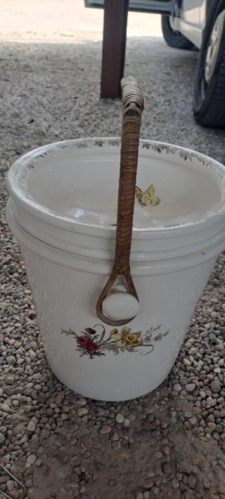 Cubo Cerámica Antiguo con Ángeles