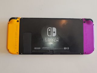 Nintendo Switch Violeta y Amarillo