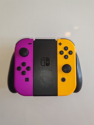 Nintendo Switch Violeta y Amarillo