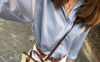 Blusa ZARA azul satinada