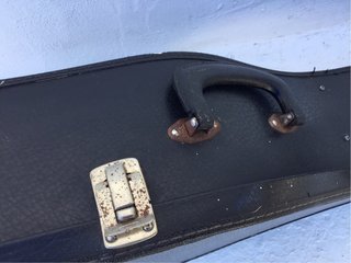 Fondello rigido per chitarra da restaurare