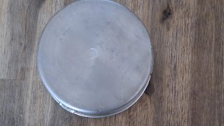 Fiambrera metálica con asa plegable