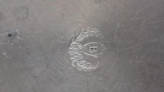 Fiambrera metálica con asa plegable