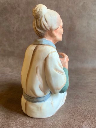 PAREJA DE ANCIANOS JAPONESES EN PORCELANA.